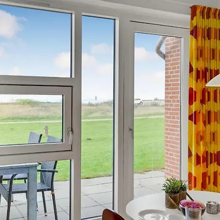 2 Bedroom Stunning In *